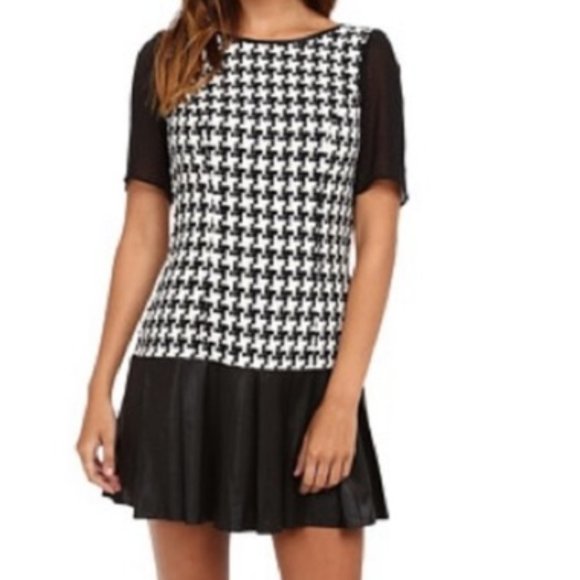 💥EFFORTLESSLY CHIC💥 Black & White Checkered Knit Dress wit Black Leather Dress - Picture 2 of 12